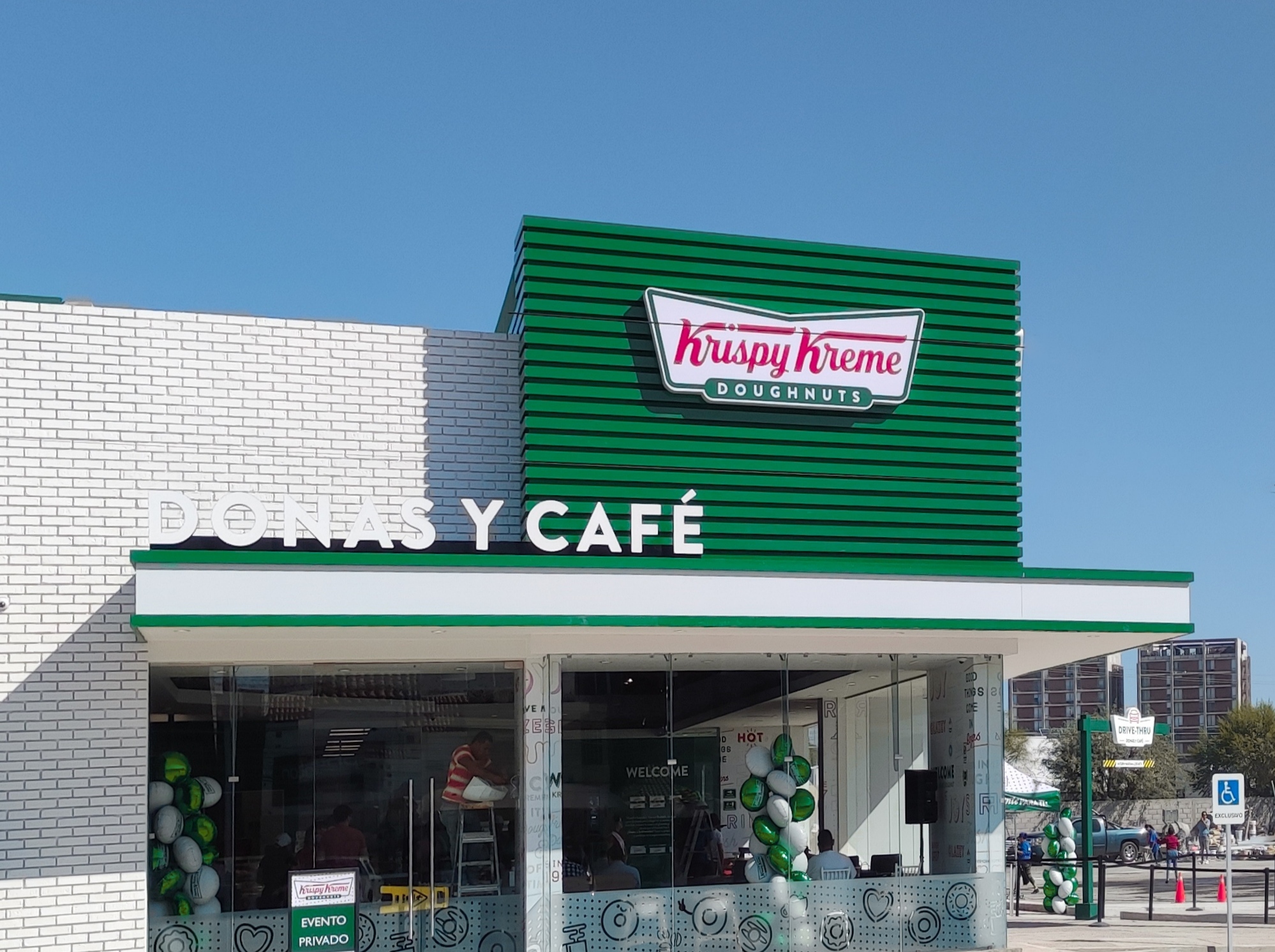 Krispy Kreme se prepara para inaugurar dos nuevas sucursales en La Laguna.