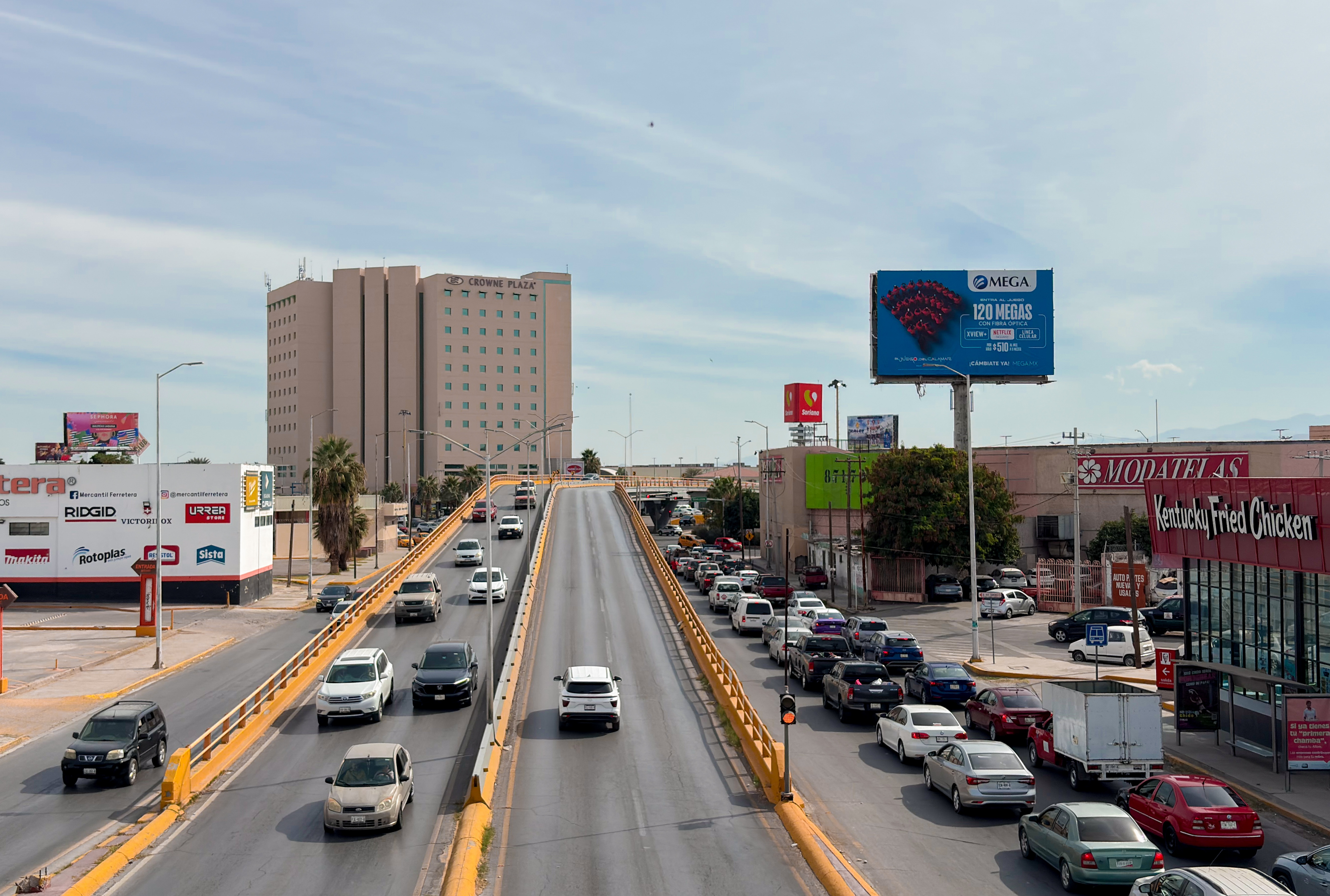 Harán rotonda extendida y eliminarán semáforos bajo el puente Diana Laura